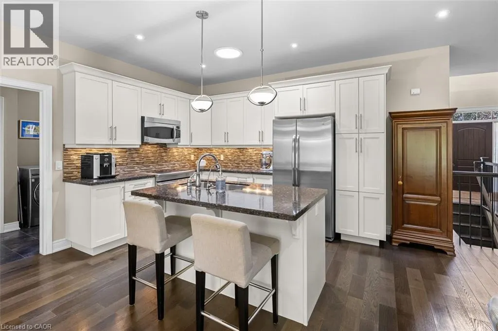 6 CREEKSIDE Drive