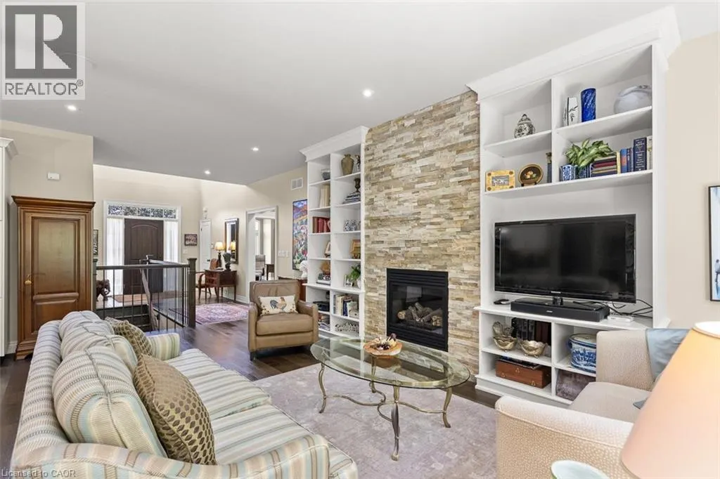 6 CREEKSIDE Drive