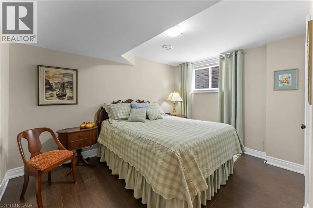 6 CREEKSIDE Drive