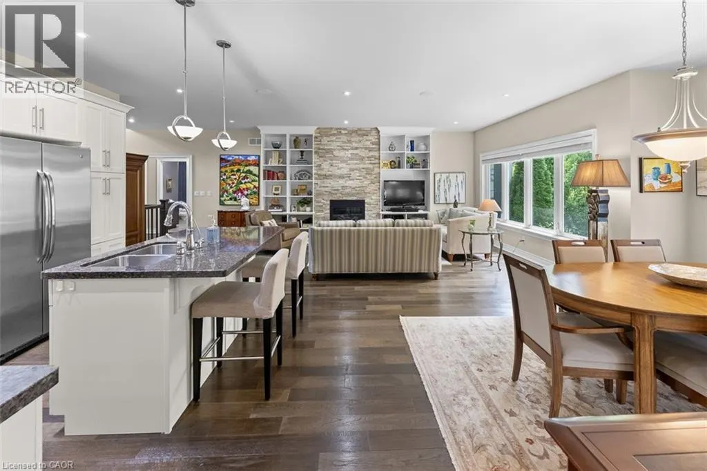 6 CREEKSIDE Drive