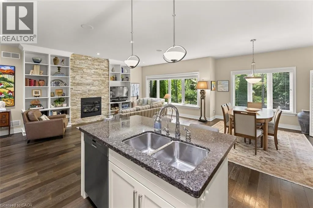 6 CREEKSIDE Drive
