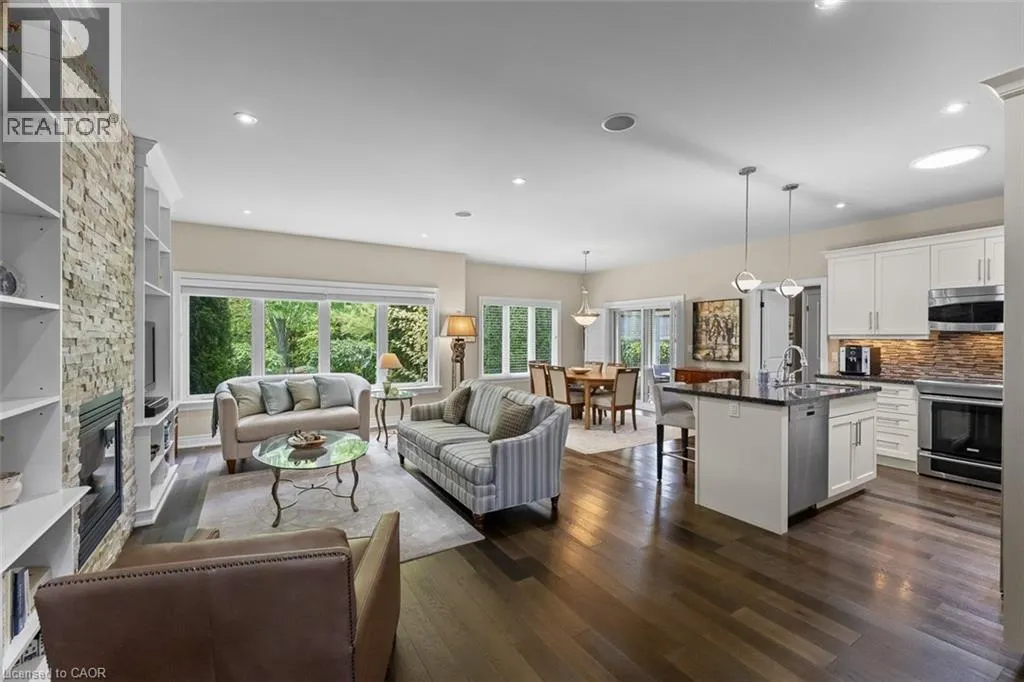 6 CREEKSIDE Drive