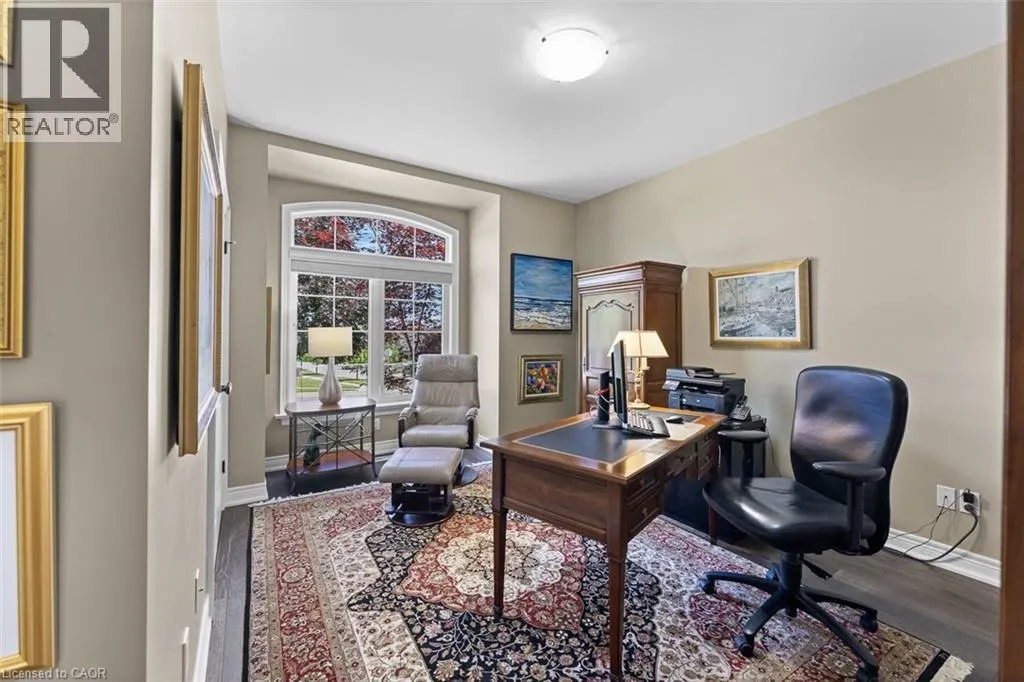 6 CREEKSIDE Drive