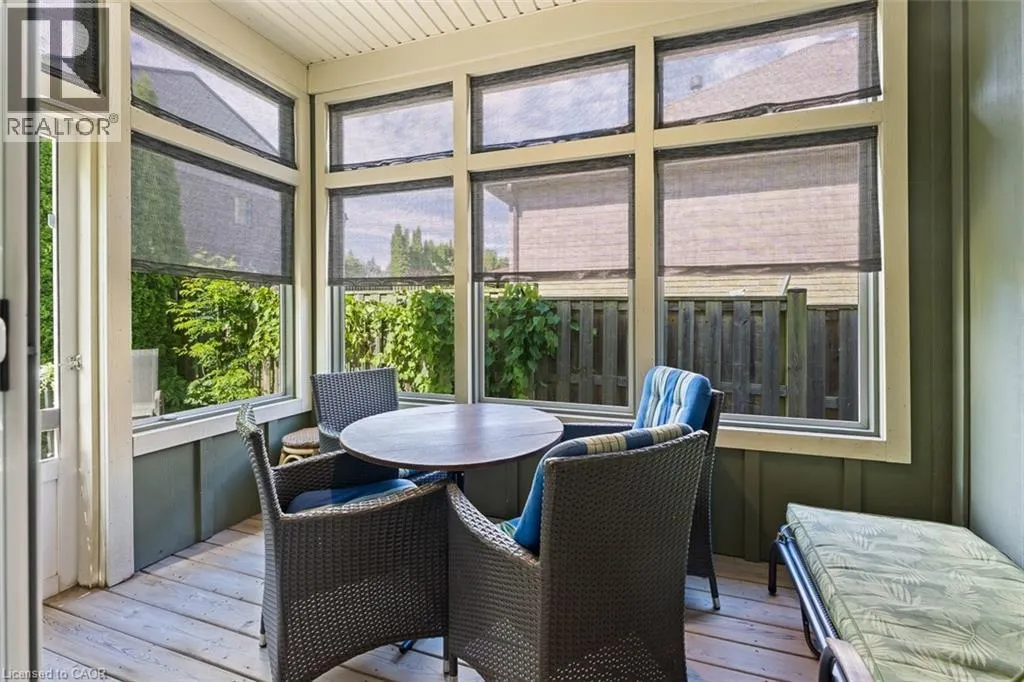 6 CREEKSIDE Drive