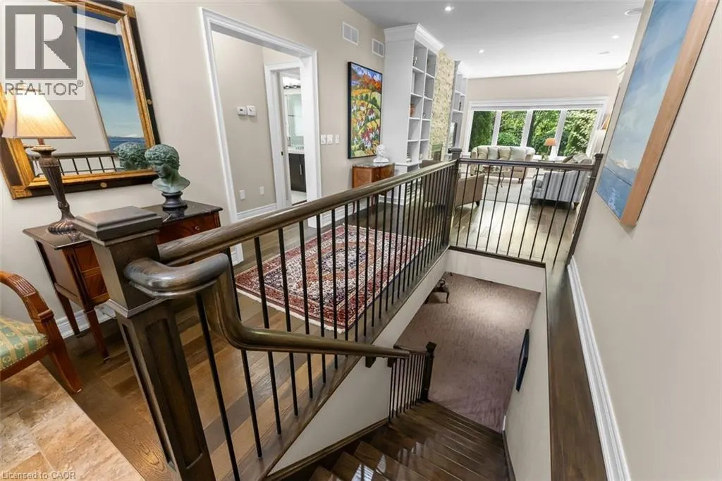 6 CREEKSIDE Drive