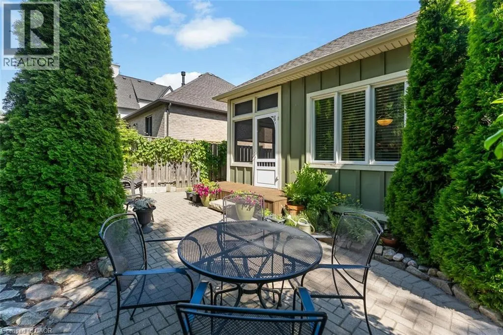 6 CREEKSIDE Drive