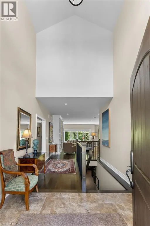 6 CREEKSIDE Drive
