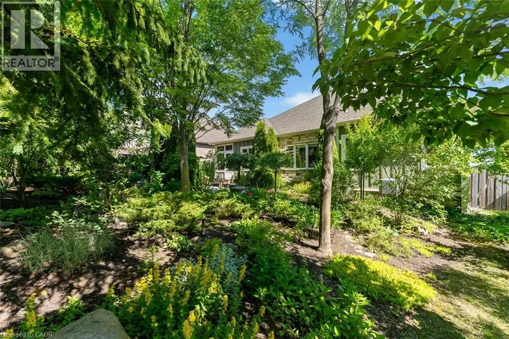 6 CREEKSIDE Drive