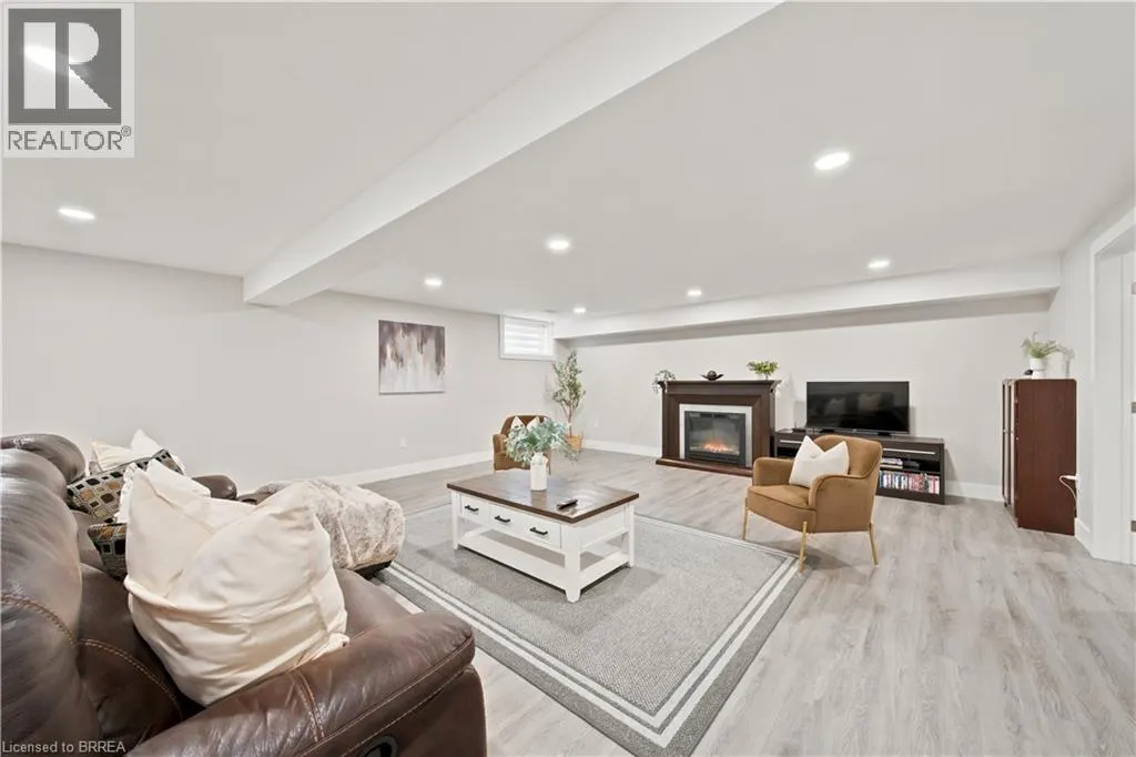 14 WINDYWOOD Lane