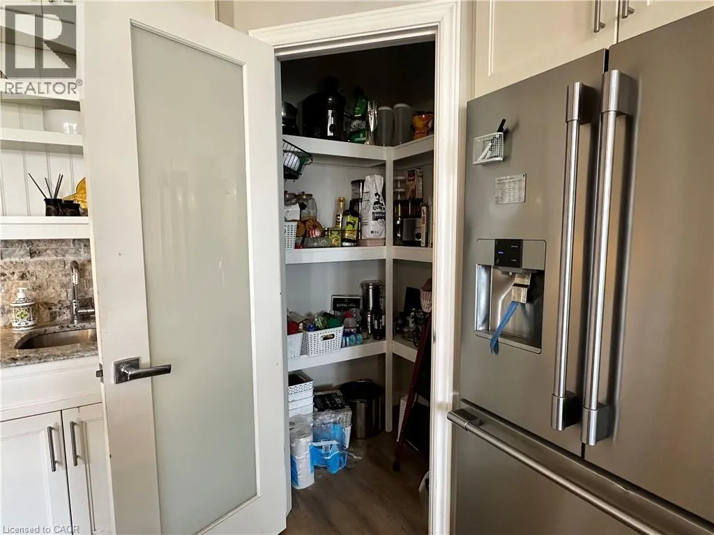 3176 LAKESHORE Road