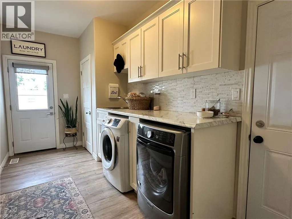3176 LAKESHORE Road