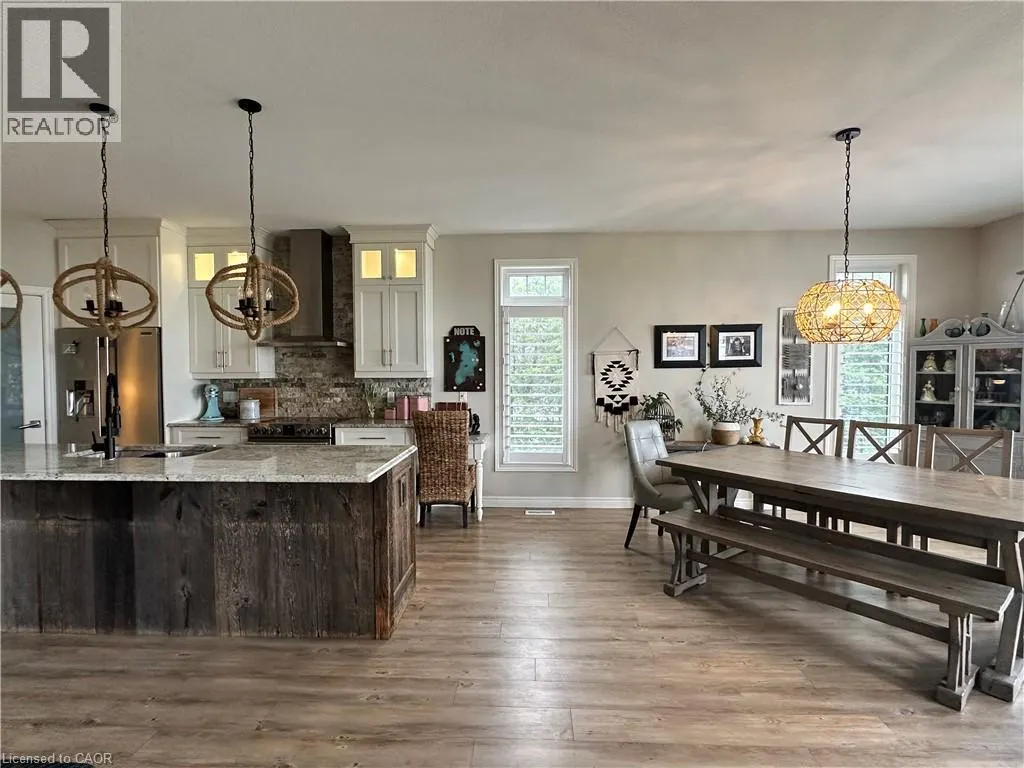 3176 LAKESHORE Road
