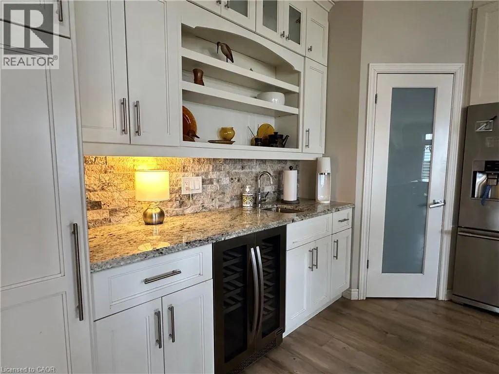 3176 LAKESHORE Road