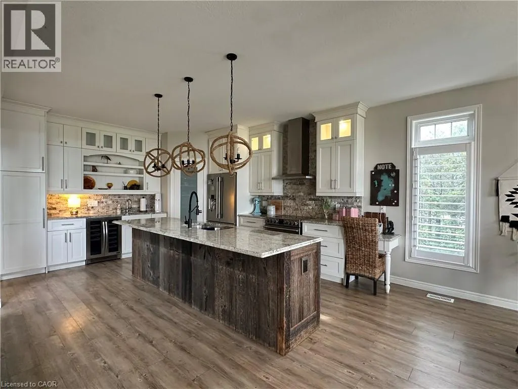 3176 LAKESHORE Road