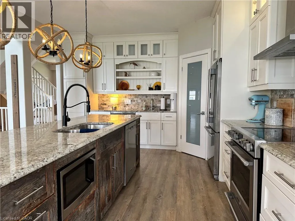 3176 LAKESHORE Road