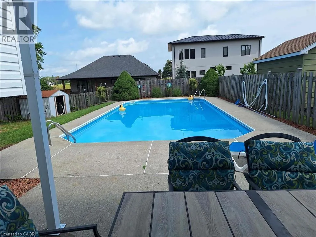 48 CRESTLYNN Crescent