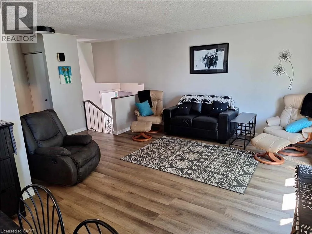 48 CRESTLYNN Crescent