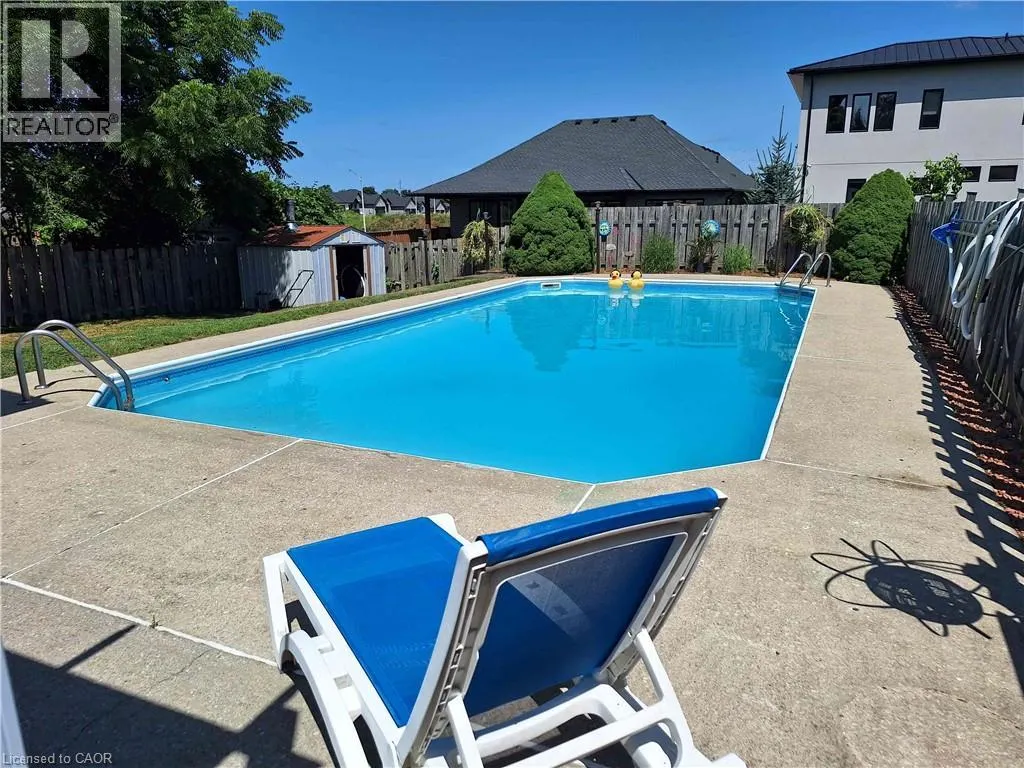 48 CRESTLYNN Crescent