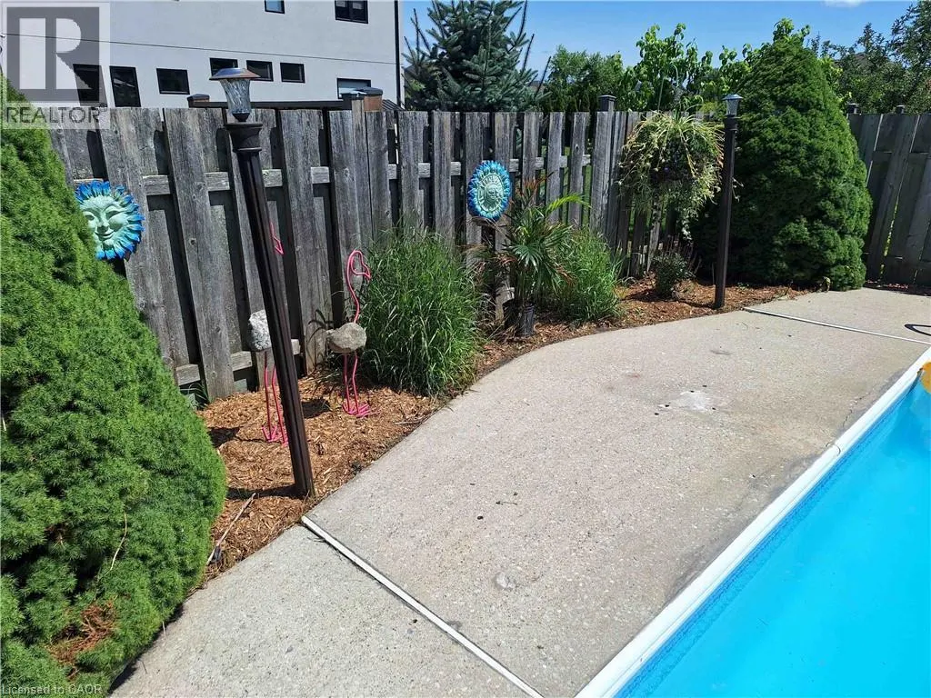 48 CRESTLYNN Crescent
