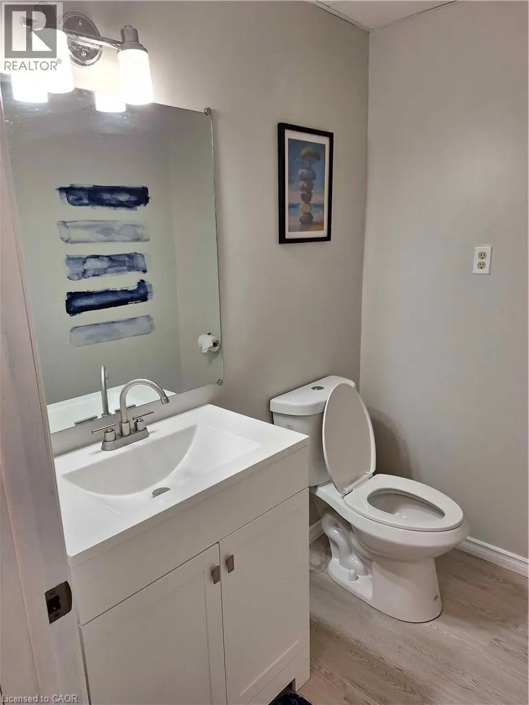 48 CRESTLYNN Crescent