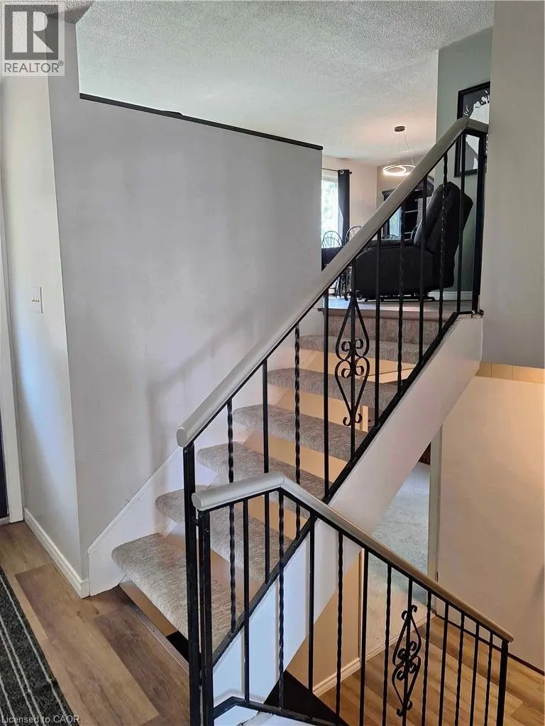 48 CRESTLYNN Crescent