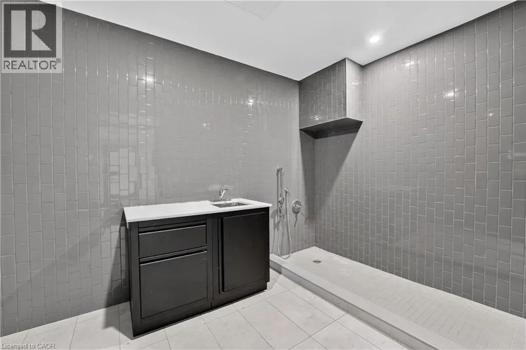 461 GREEN Road Unit# 718 #718