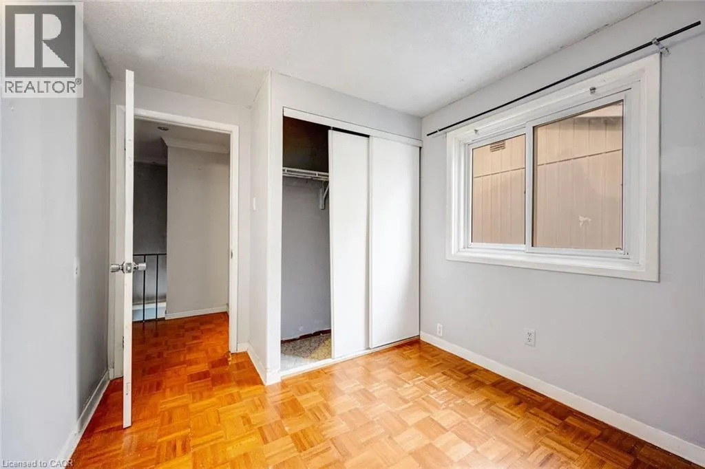13 HOLMSTEAD Court