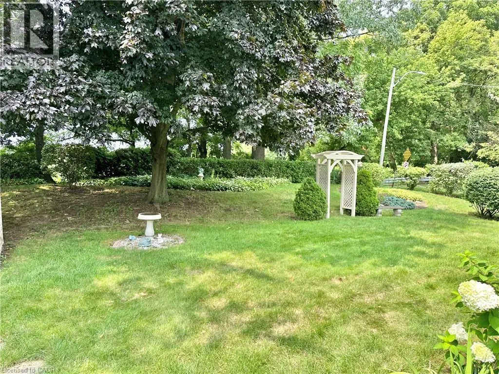 44 DOUGLAS Avenue