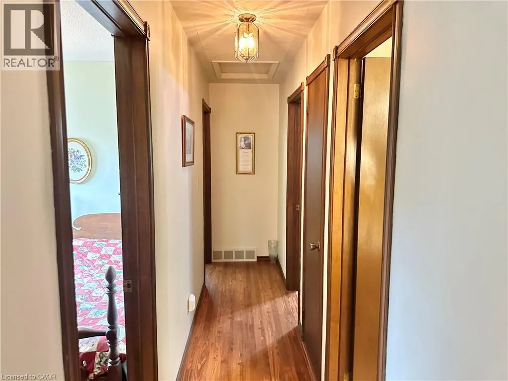 44 DOUGLAS Avenue