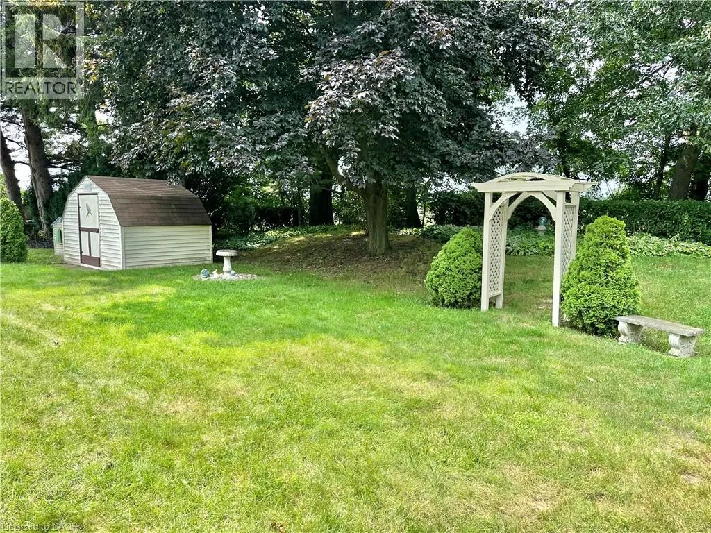 44 DOUGLAS Avenue