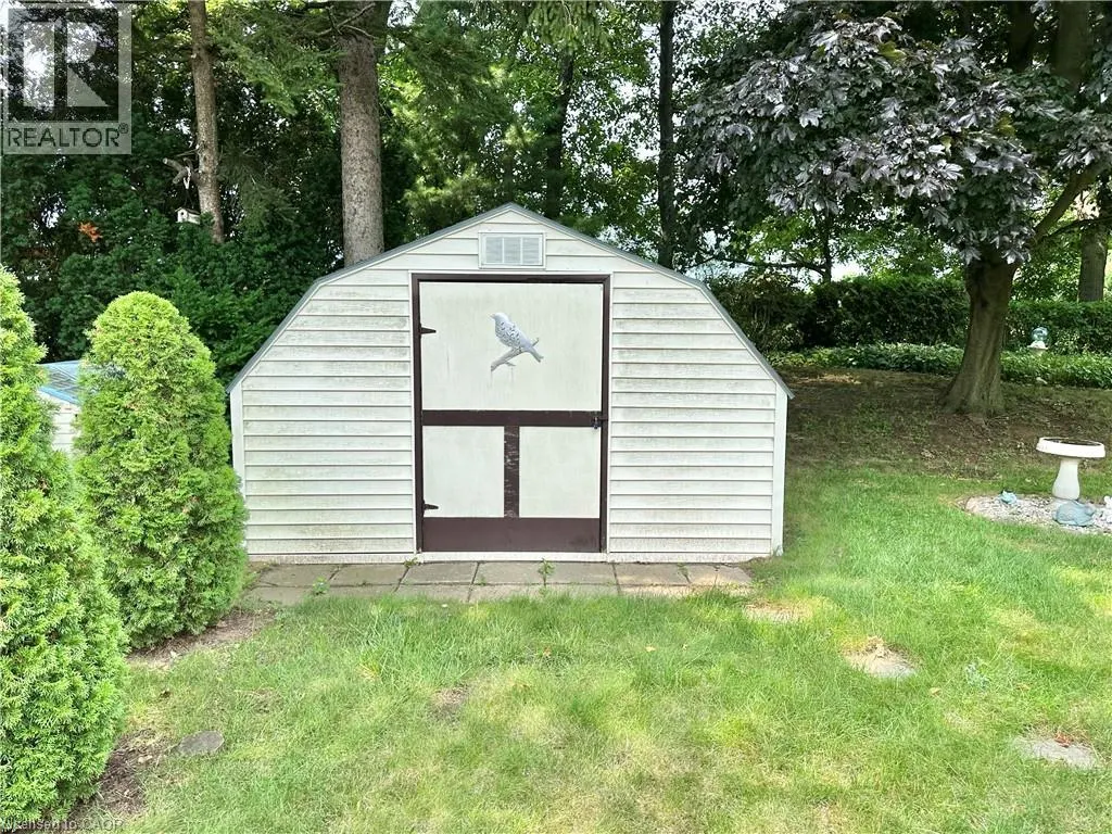 44 DOUGLAS Avenue