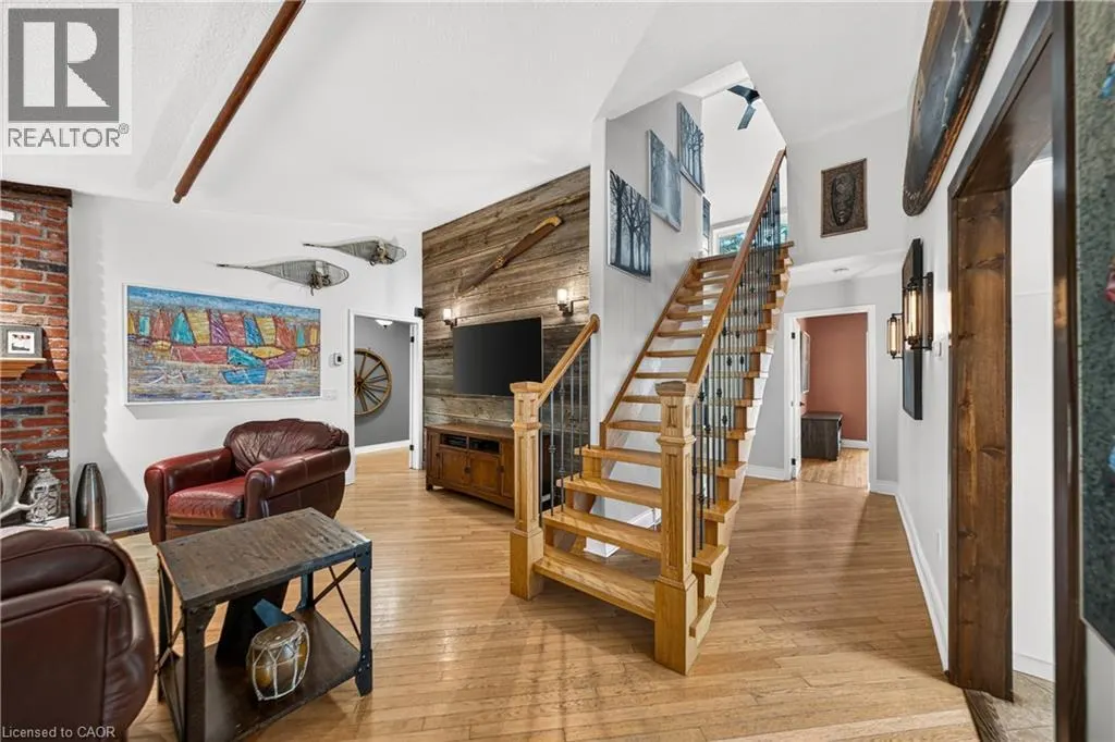 4905 MAPLEVIEW Crescent