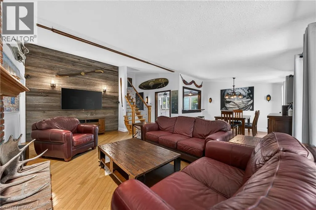 4905 MAPLEVIEW Crescent