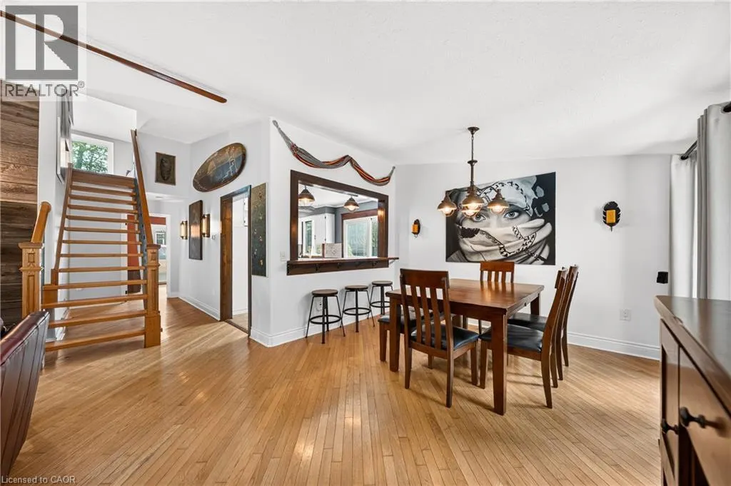 4905 MAPLEVIEW Crescent