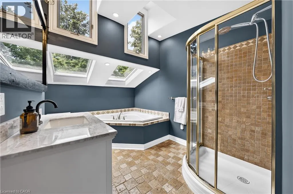 4905 MAPLEVIEW Crescent