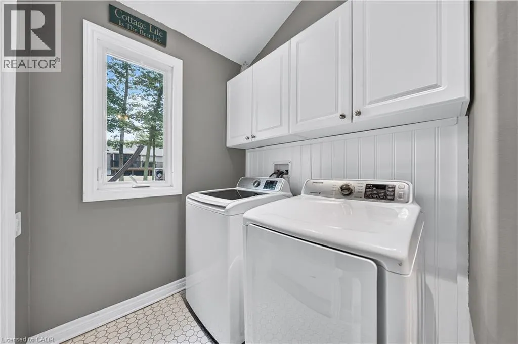 4905 MAPLEVIEW Crescent