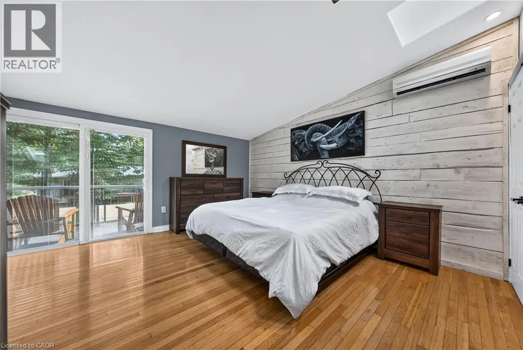 4905 MAPLEVIEW Crescent