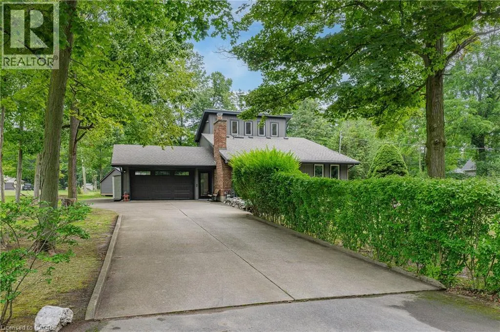 4905 MAPLEVIEW Crescent