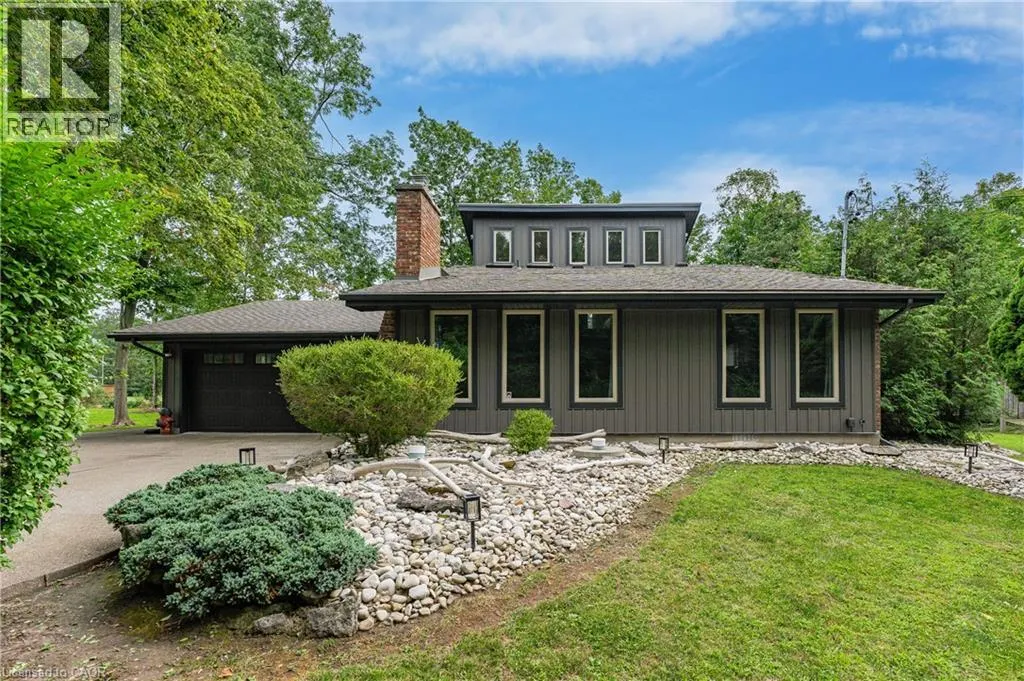 4905 MAPLEVIEW Crescent