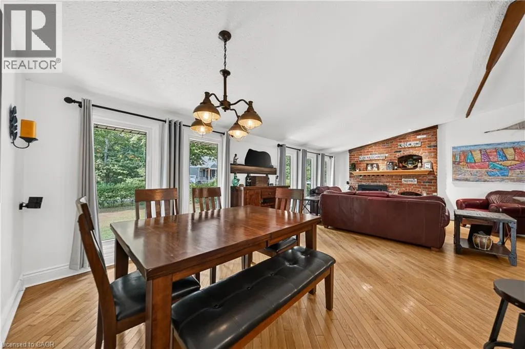 4905 MAPLEVIEW Crescent