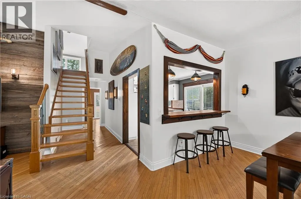 4905 MAPLEVIEW Crescent