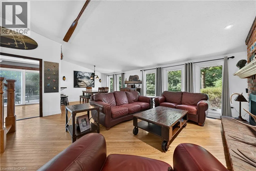 4905 MAPLEVIEW Crescent