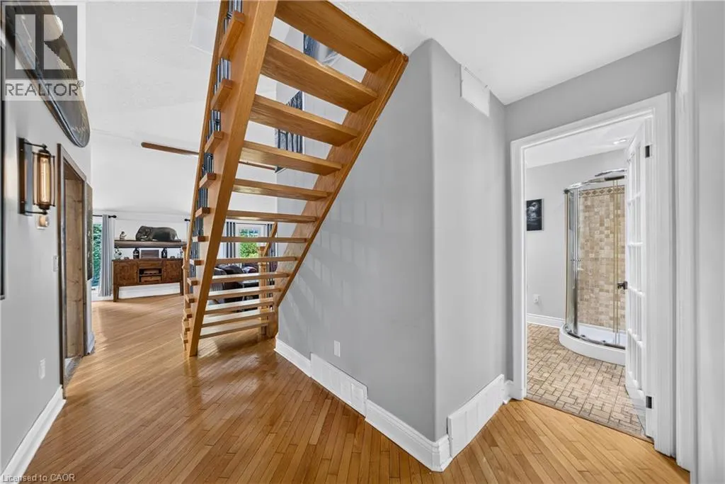 4905 MAPLEVIEW Crescent