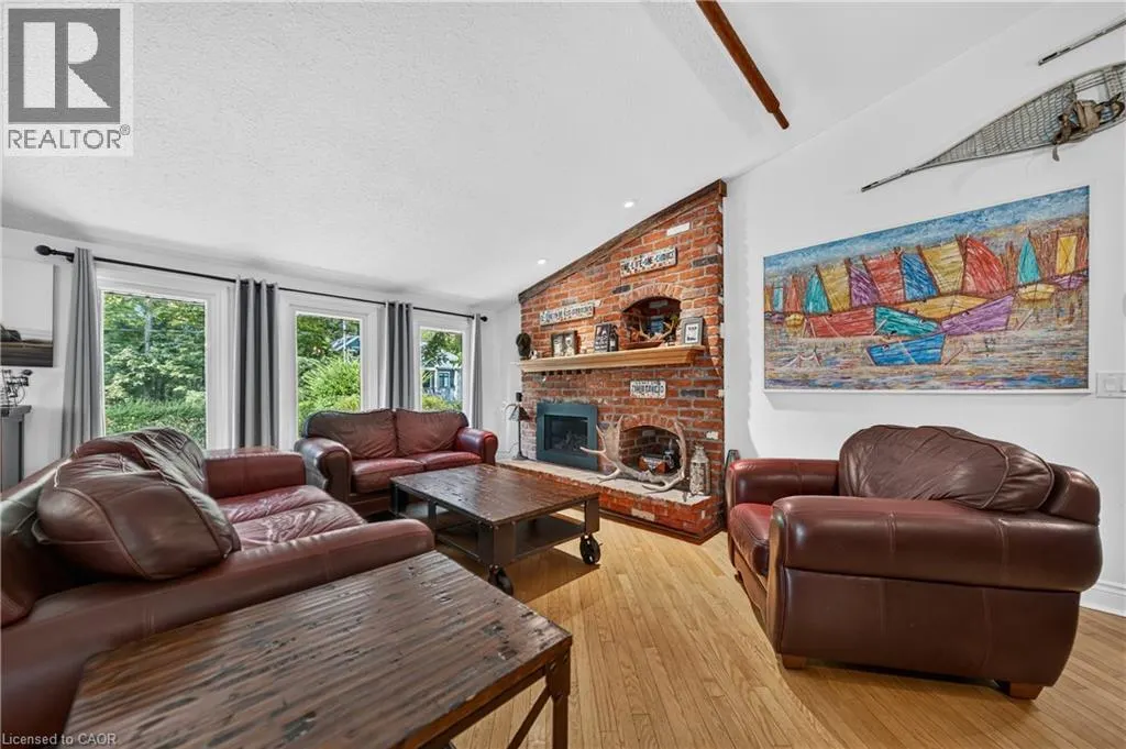 4905 MAPLEVIEW Crescent