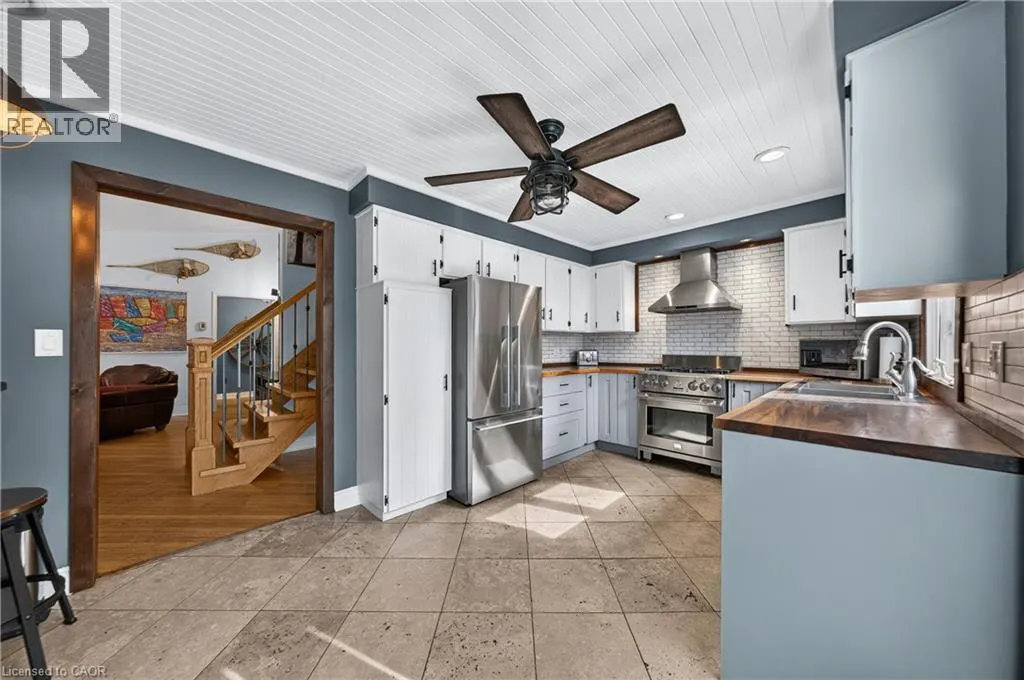 4905 MAPLEVIEW Crescent