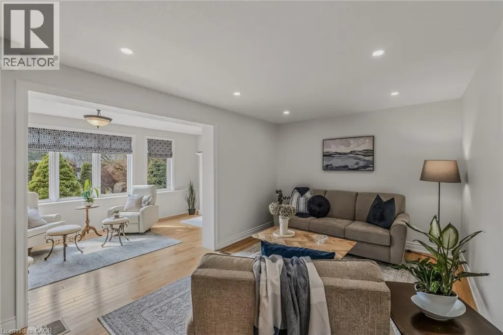208 VICTORIA Street