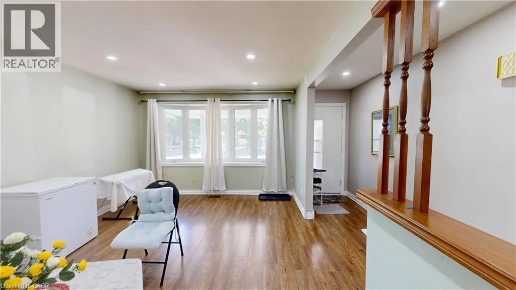 31 APPLEWOOD Lane