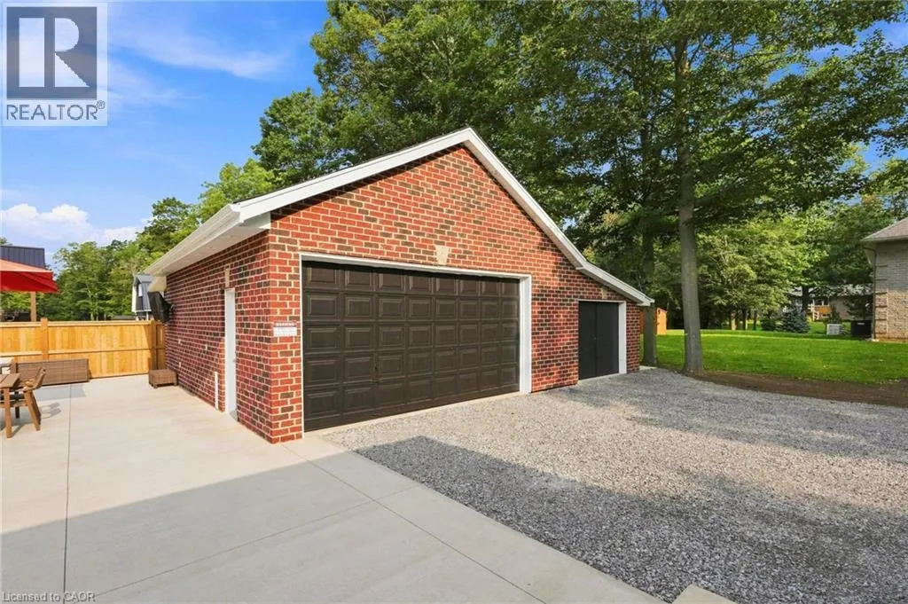 4861 MAPLEVIEW Crescent