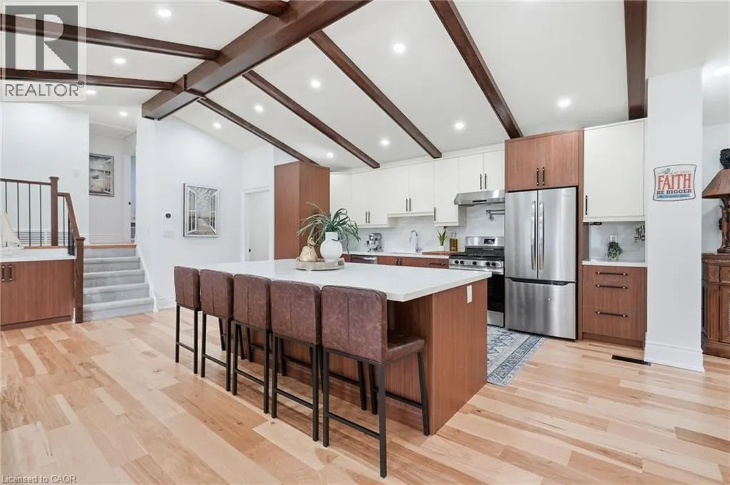 4861 MAPLEVIEW Crescent