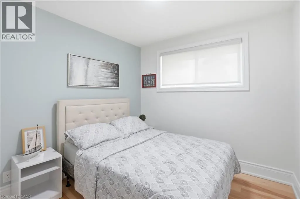 4861 MAPLEVIEW Crescent